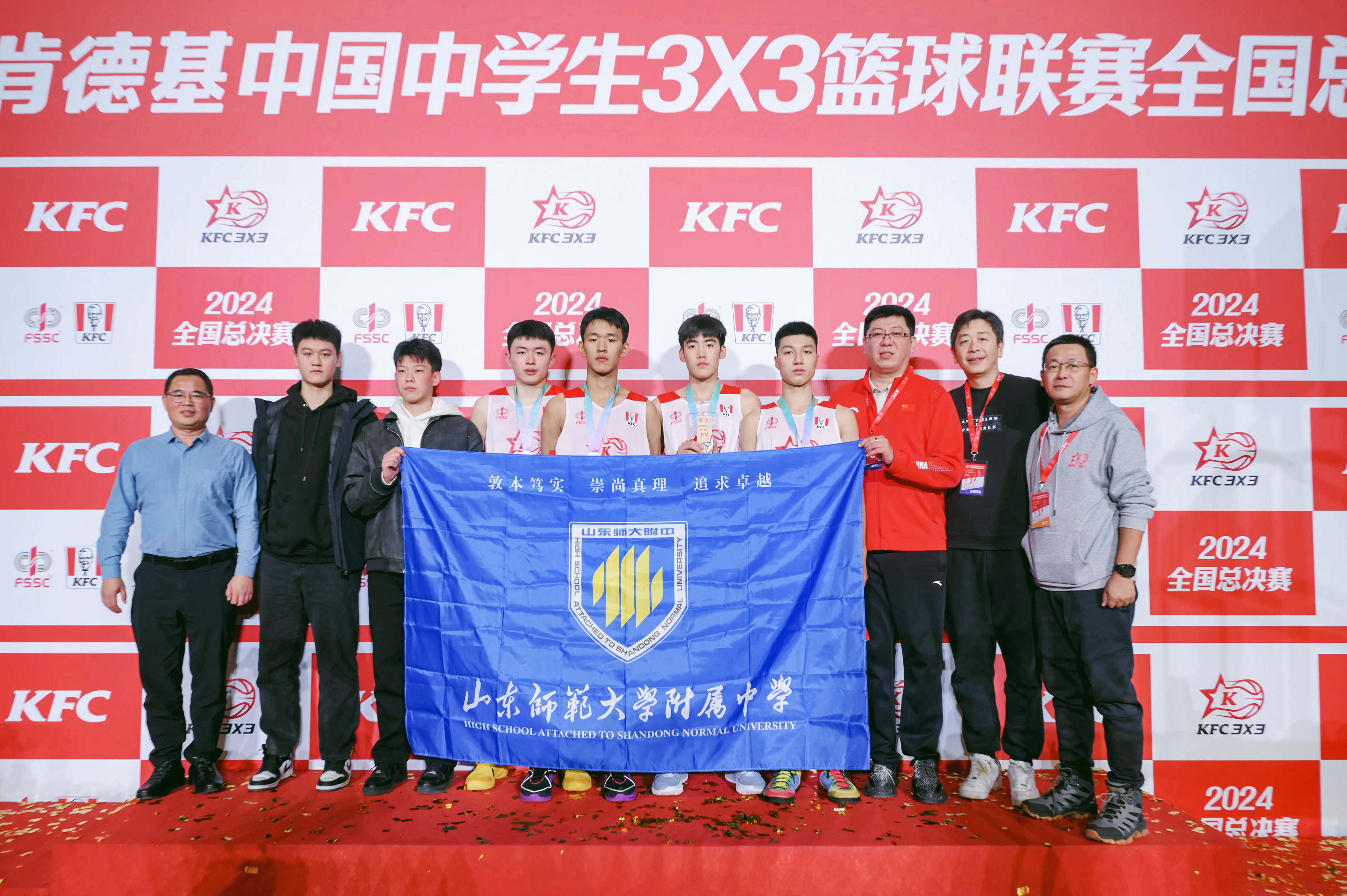 包含精彩表现再添佳绩，球队稳操胜券昂首向前的词条
